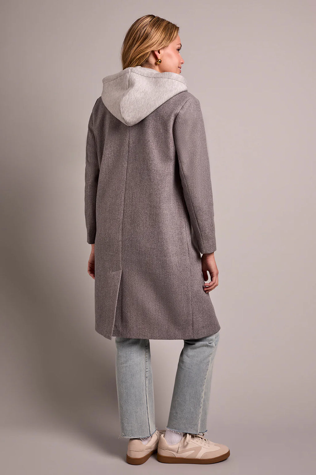 HOODED COAT IN GREY
